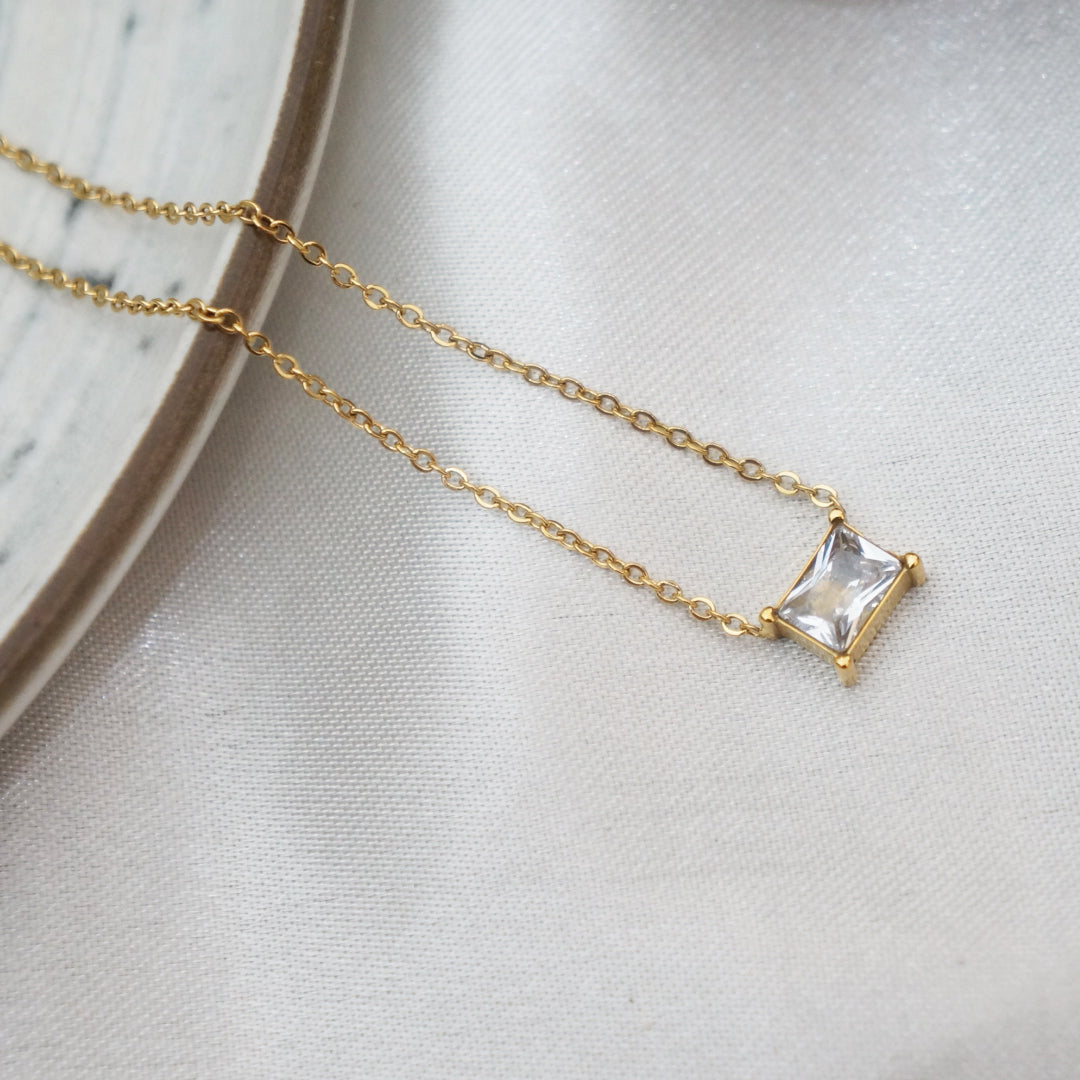 Elina Crystal Necklace